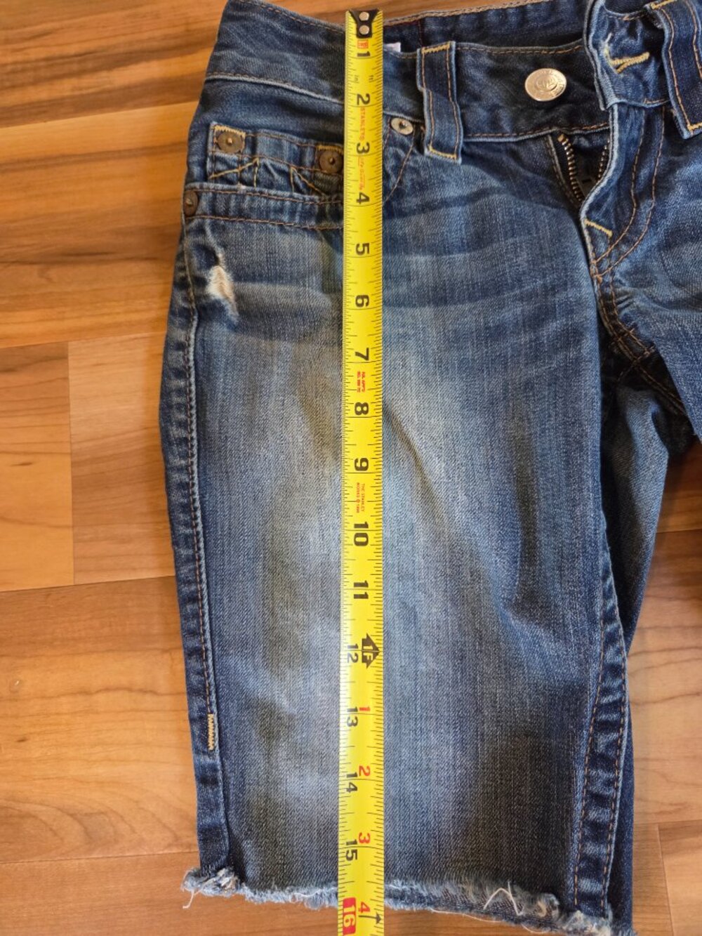 True Religion Cutoff Jean Shorts Size 26 - Picture 9 of 9